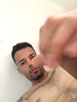 Snapshot of HenriquePhn chatting on 05/29/26, 11:41 HenriquePhn online show from 05/29/26, 11:41