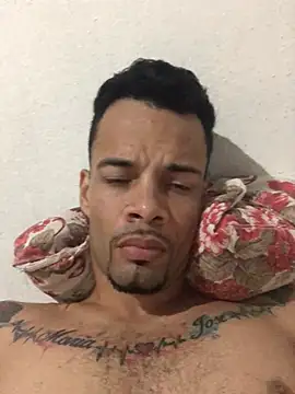 Snapshot of HenriquePhn chatting on 06/03/26, 12:46 HenriquePhn online show from 06/03/26, 12:46