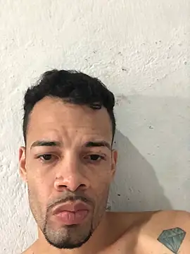 Snapshot of HenriquePhn chatting on 06/26/26, 11:36 HenriquePhn online show from 06/26/26, 11:36