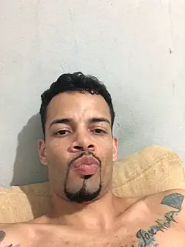 Snapshot of HenriquePhn chatting on 07/25/26, 03:04 HenriquePhn online show from 07/25/26, 03:04