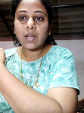 Snapshot of JENNIFERtamil chatting on 04/16/26, 07:42 JENNIFERtamil online show from 04/16/26, 07:42