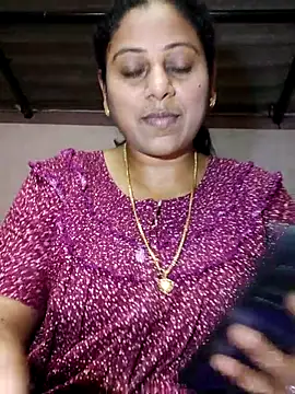 Snapshot of JENNIFERtamil chatting on 04/24/26, 07:33 JENNIFERtamil online show from 04/24/26, 07:33