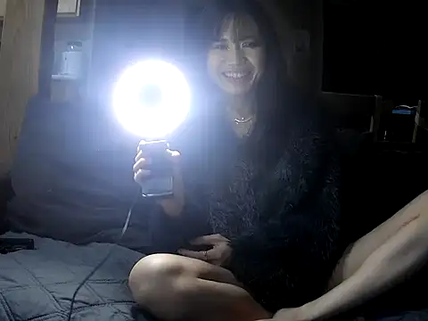 Snapshot of sopia2 chatting on 11/23/25, 04:01 sopia2 online show from 11/23/25, 04:01