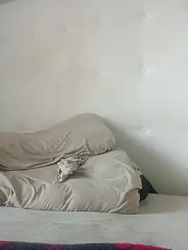 Snapshot of thegenie101 chatting on 04/13/26, 06:13 thegenie101 online show from 04/13/26, 06:13