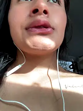 Snapshot of andrea_gomes_ chatting on 10/04/25, 12:47 andrea gomes online show from 10/04/25, 12:47