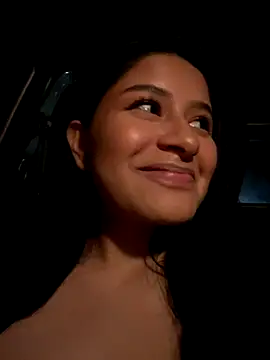 Snapshot of andrea_gomes_ chatting on 10/19/25, 08:15 andrea gomes online show from 10/19/25, 08:15