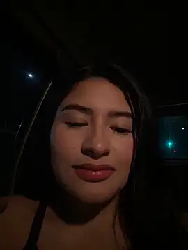 Snapshot of andrea_gomes_ chatting on 03/31/26, 07:53 andrea gomes online show from 03/31/26, 07:53