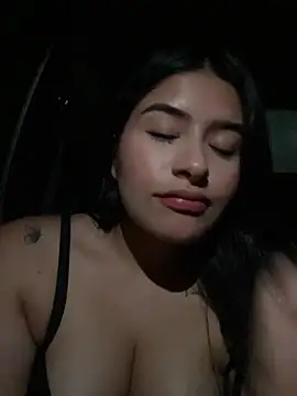 Snapshot of andrea_gomes_ chatting on 04/19/26, 08:02 andrea gomes online show from 04/19/26, 08:02