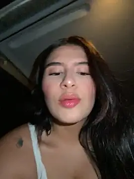 Snapshot of andrea_gomes_ chatting on 04/30/26, 06:42 andrea gomes online show from 04/30/26, 06:42