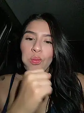 Snapshot of andrea_gomes_ chatting on 05/04/26, 12:06 andrea gomes online show from 05/04/26, 12:06
