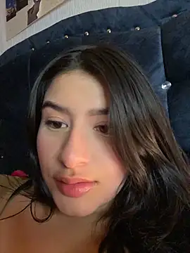 Snapshot of andrea_gomes_ chatting on 05/16/26, 07:27 andrea gomes online show from 05/16/26, 07:27