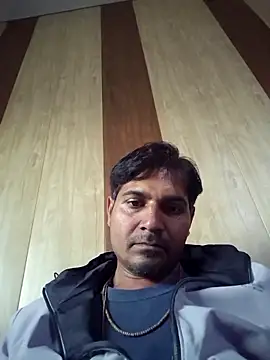 Snapshot of johnny8731 chatting on 11/30/25, 11:03 johnny8731 online show from 11/30/25, 11:03