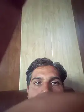 Snapshot of johnny8731 chatting on 12/14/25, 09:47 johnny8731 online show from 12/14/25, 09:47