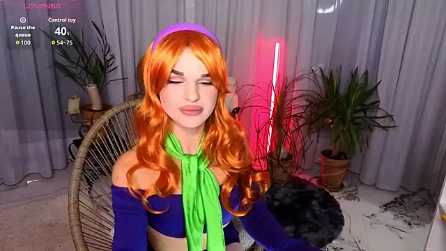 lili hotly online show from 10/31/25, 10:11