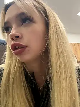 Snapshot of katyevance chatting on 11/24/25, 05:01 katyevance online show from 11/24/25, 05:01