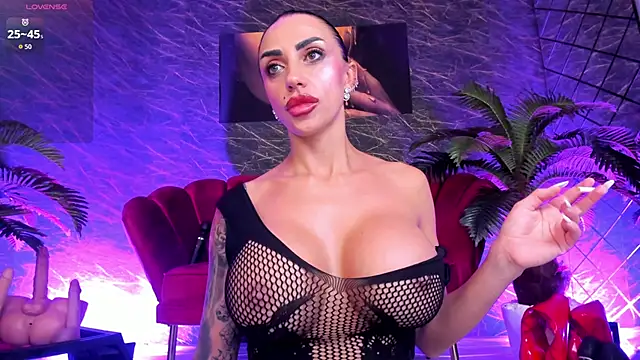 Snapshot of IzabelaTessa chatting on 06/15/26, 07:38 IzabelaTessa online show from 06/15/26, 07:38