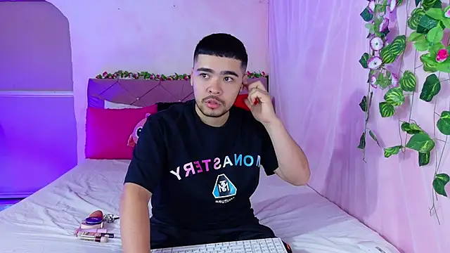  mia and mike  online show from 09/17/25, 01:02