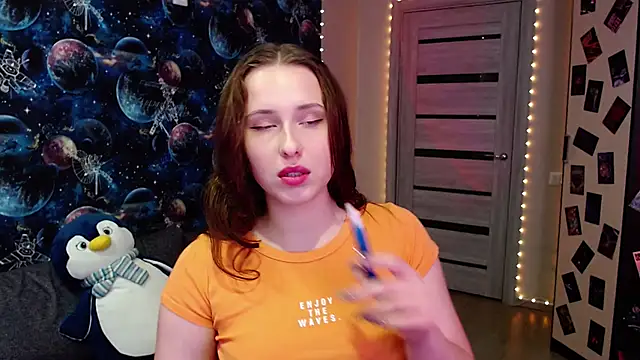 Snapshot of BarbiePieer chatting on 10/17/25, 11:35 BarbiePieer online show from 10/17/25, 11:35