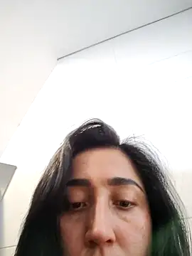 Snapshot of Elowyn chatting on 03/31/26, 09:48 Elowyn online show from 03/31/26, 09:48