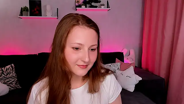 Snapshot of VelvetCherry_ chatting on 03/18/25, 12:25 VelvetCherry  online show from 03/18/25, 12:25