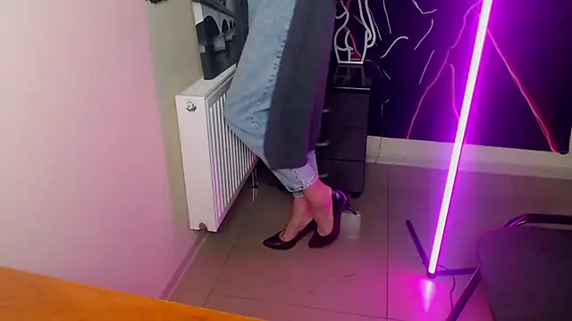 VanessaRey  online show from 11/30/25, 07:01