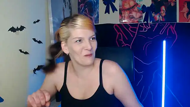 Snapshot of VanessaRey_ chatting on 04/21/26, 04:45 VanessaRey online show from 04/21/26, 04:45