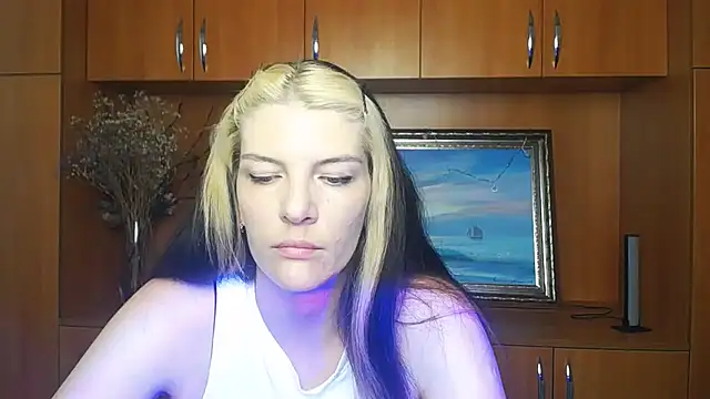 Snapshot of VanessaRey_ chatting on 06/23/26, 07:17 VanessaRey online show from 06/23/26, 07:17