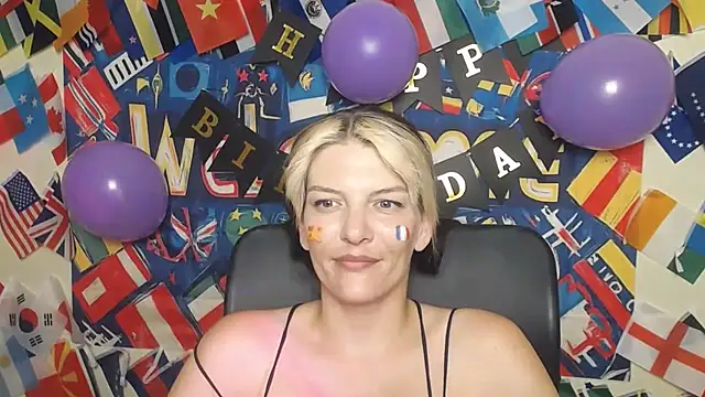 Snapshot of VanessaRey_ chatting on 07/14/26, 10:43 VanessaRey online show from 07/14/26, 10:43