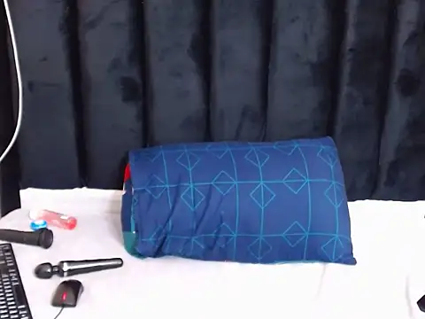 Snapshot of AriesCake chatting on 03/22/25, 10:26 AriesCake online show from 03/22/25, 10:26