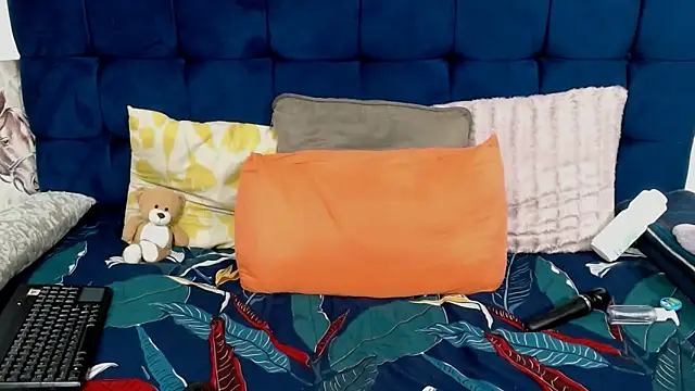 Snapshot of AriesCake chatting on 04/12/26, 11:59 AriesCake online show from 04/12/26, 11:59