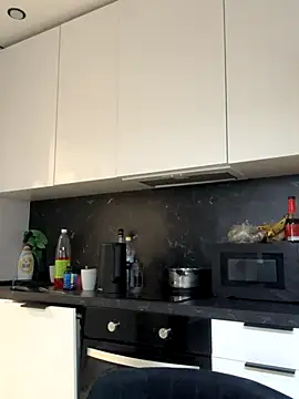 MilaBee online show from 10/07/25, 10:12