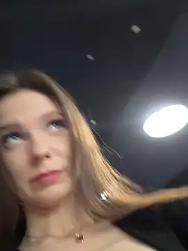 MilaBee online show from 11/03/25, 07:42