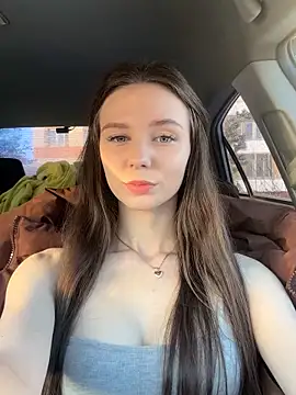 MilaBee online show from 11/18/25, 03:12