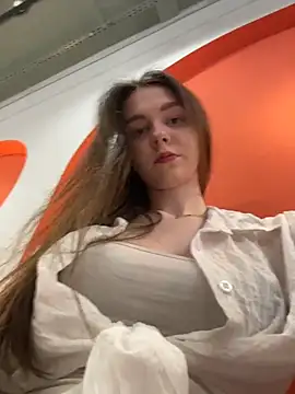 Snapshot of MilaBee chatting on 07/05/26, 11:50 MilaBee online show from 07/05/26, 11:50