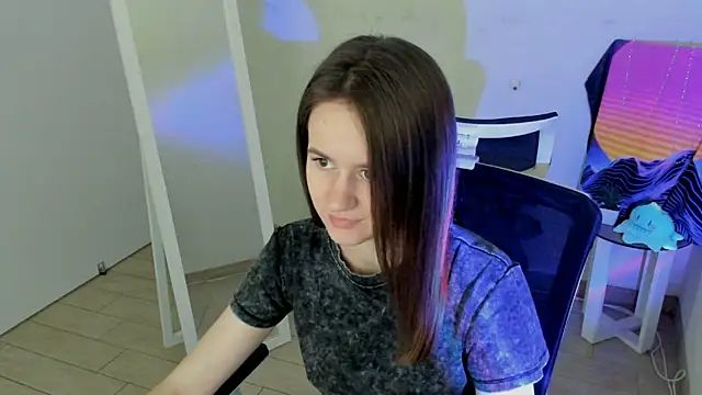 Snapshot of Catherine_e chatting on 10/02/25, 06:15 Catherine e online show from 10/02/25, 06:15