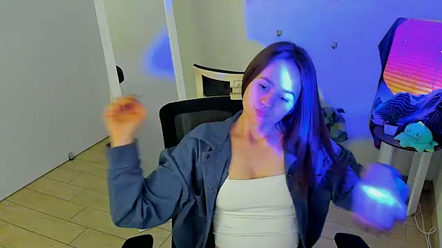 Snapshot of Catherine_e chatting on 10/04/25, 06:17 Catherine e online show from 10/04/25, 06:17