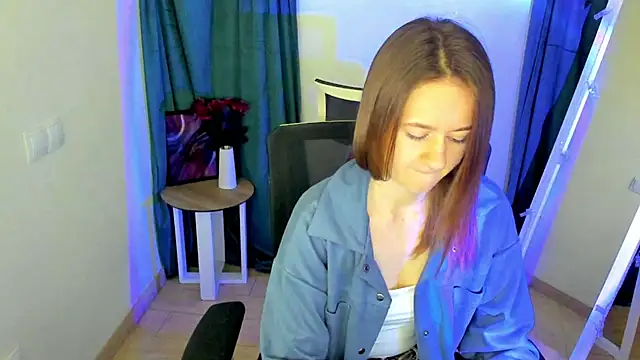 Snapshot of Catherine_e chatting on 10/11/25, 06:39 Catherine e online show from 10/11/25, 06:39