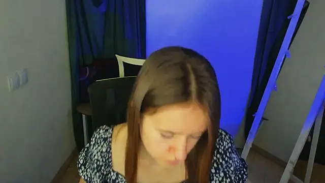 Snapshot of Catherine_e chatting on 10/13/25, 06:41 Catherine e online show from 10/13/25, 06:41