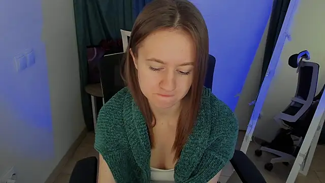 Snapshot of Catherine_e chatting on 10/14/25, 06:20 Catherine e online show from 10/14/25, 06:20