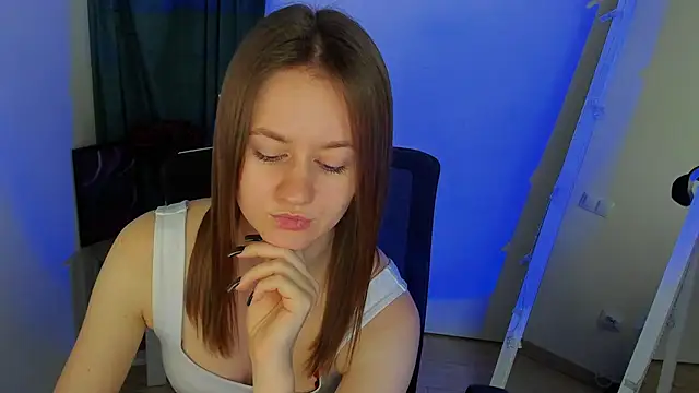 Snapshot of Catherine_e chatting on 10/25/25, 06:35 Catherine e online show from 10/25/25, 06:35