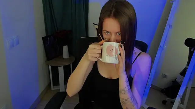 Snapshot of Catherine_e chatting on 11/03/25, 09:48 Catherine e online show from 11/03/25, 09:48