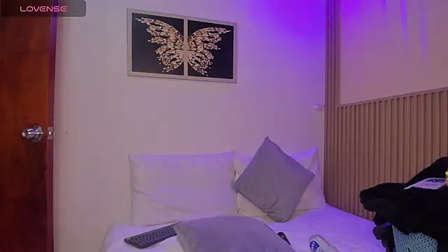 Snapshot of sharonscoth chatting on 04/25/26, 07:55 sharonscoth online show from 04/25/26, 07:55