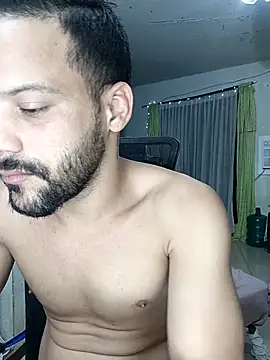 Snapshot of santy_tenia7 chatting on 12/14/25, 10:58 santy tenia7 online show from 12/14/25, 10:58