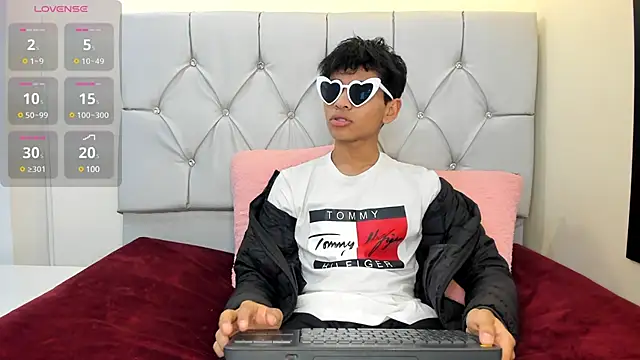 Ethan Westt online show from 03/21/25, 01:56