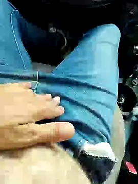 Snapshot of elmono125 chatting on 03/22/25, 02:37 elmono125 online show from 03/22/25, 02:37