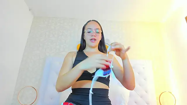 Snapshot of debora_scoot chatting on 12/15/25, 10:52 debora scoot online show from 12/15/25, 10:52