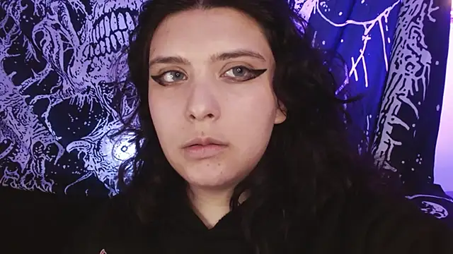 Snapshot of mikaskullcs chatting on 10/07/25, 04:42 mikaskullcs online show from 10/07/25, 04:42