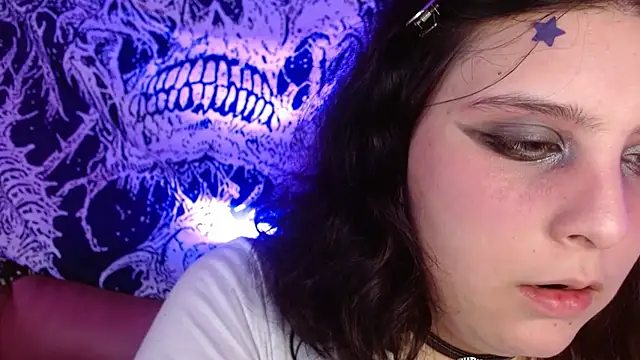 Snapshot of mikaskullcs chatting on 10/16/25, 09:38 mikaskullcs online show from 10/16/25, 09:38