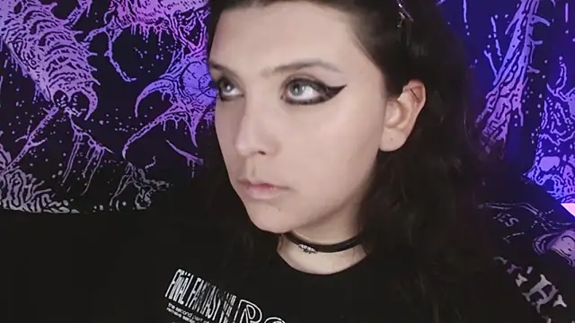 Snapshot of mikaskullcs chatting on 11/19/25, 10:10 mikaskullcs online show from 11/19/25, 10:10