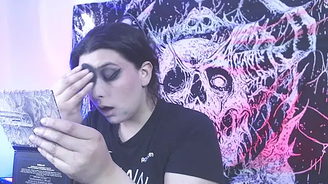 Snapshot of mikaskullcs chatting on 04/14/26, 04:57 mikaskullcs online show from 04/14/26, 04:57